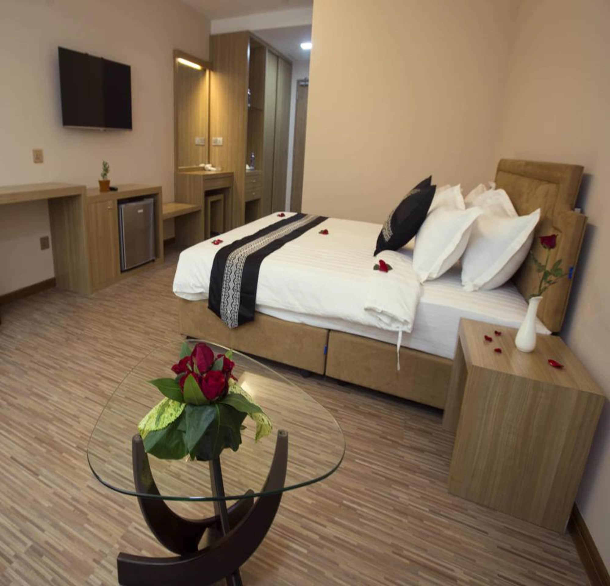 Elegant Hotel Pyi Thar Yar Yangon Exterior foto