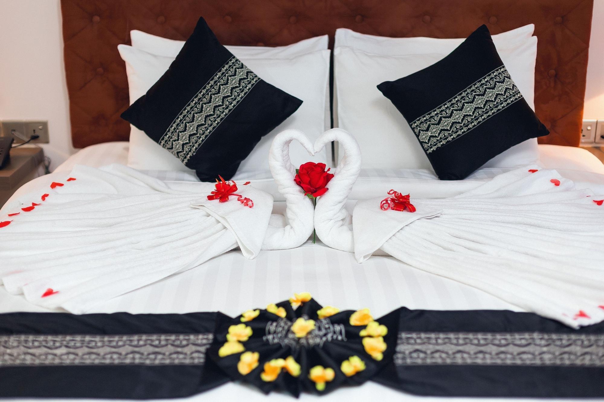 Elegant Hotel Pyi Thar Yar Yangon Exterior foto