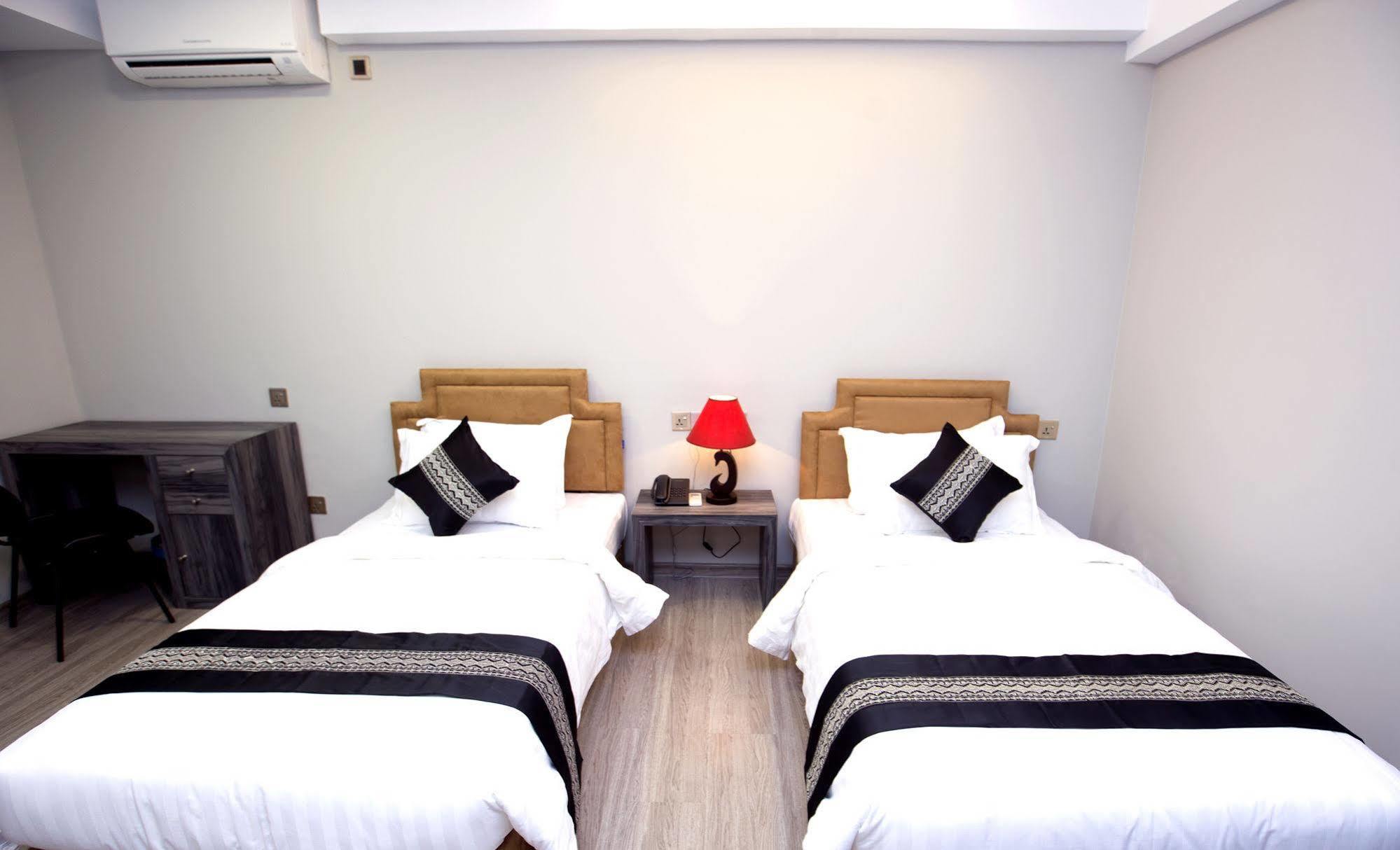 Elegant Hotel Pyi Thar Yar Yangon Exterior foto