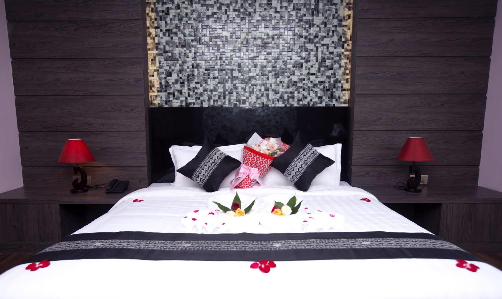 Elegant Hotel Pyi Thar Yar Yangon Exterior foto
